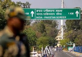 भारत और पाकिस्तान के बीच अटारी-वाघा सीमा पूरी तरह बंद